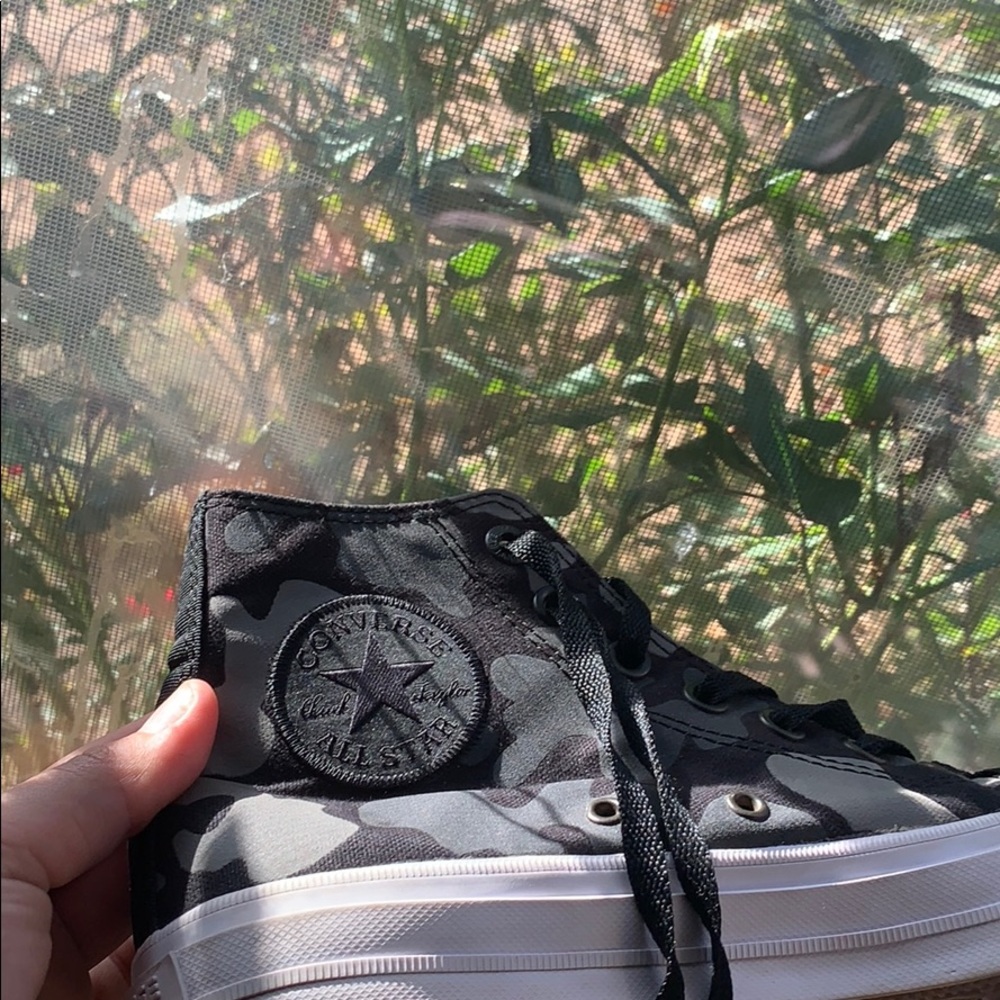 CONVERSE UNISEX CHUCK TAYLOR CAMO HIGH TOP SNEAKER